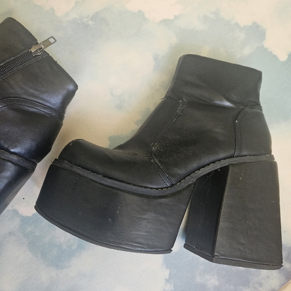 Dolls kill Yru Vida Mondo Boot Platform Heels Goth Black Chunky Boots 90s Boot - Picture 9 of 16